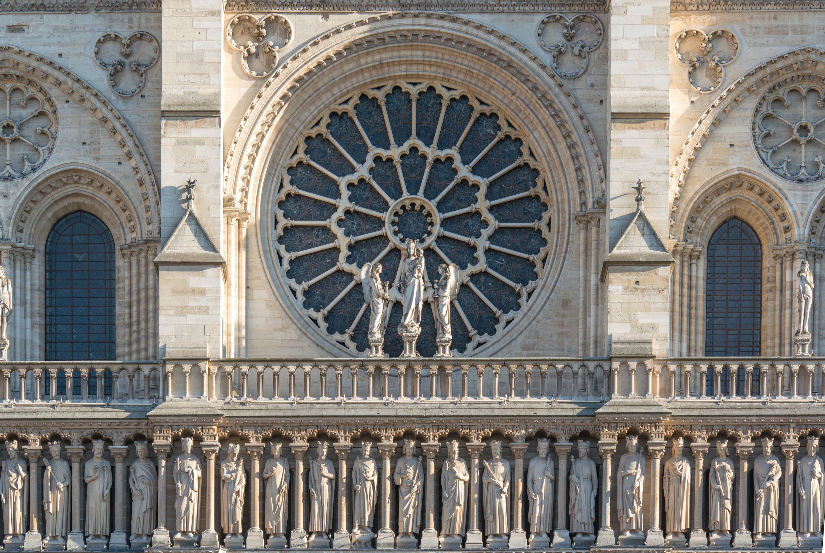 NOTRE DAME DE PARIS ET TEMPS LIBRE DANS LA CAPITALE