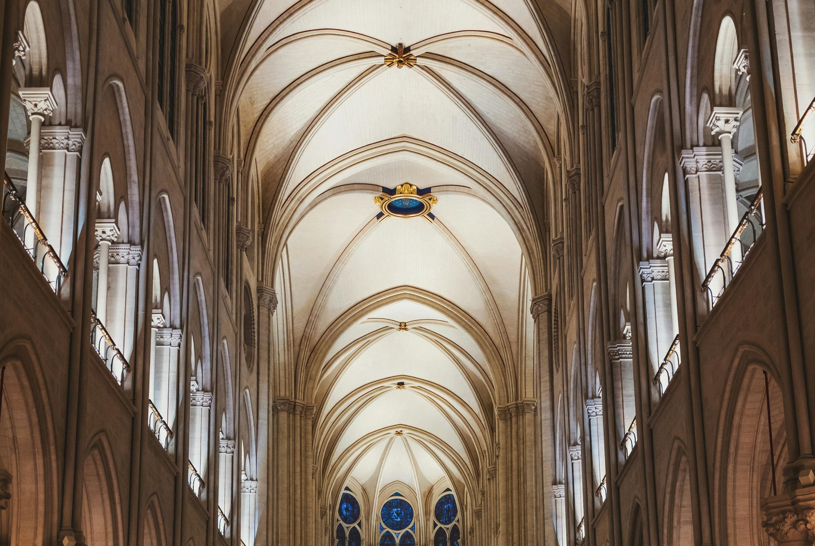 NOTRE DAME DE PARIS ET TEMPS LIBRE DANS LA CAPITALE