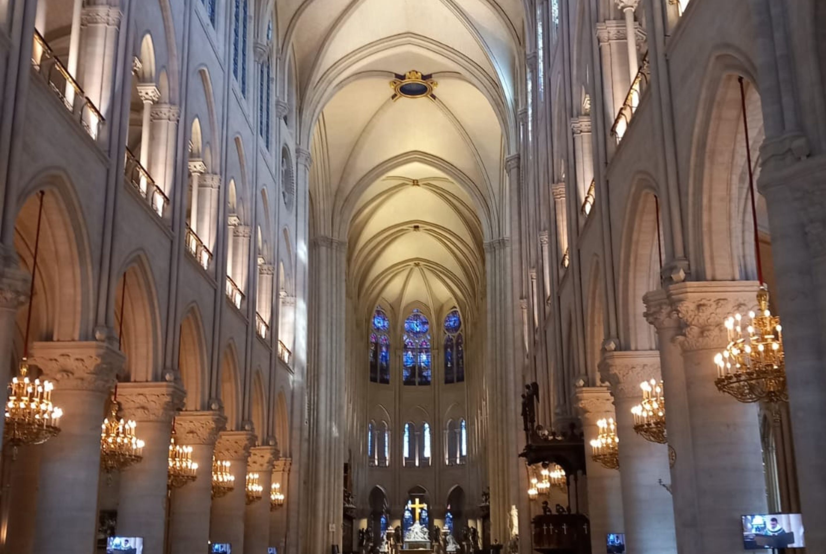 NOTRE DAME DE PARIS ET TEMPS LIBRE DANS LA CAPITALE