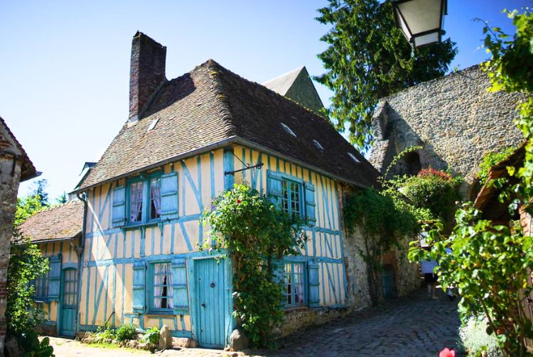 FÊTE DE LA ROSE À GERBEROY