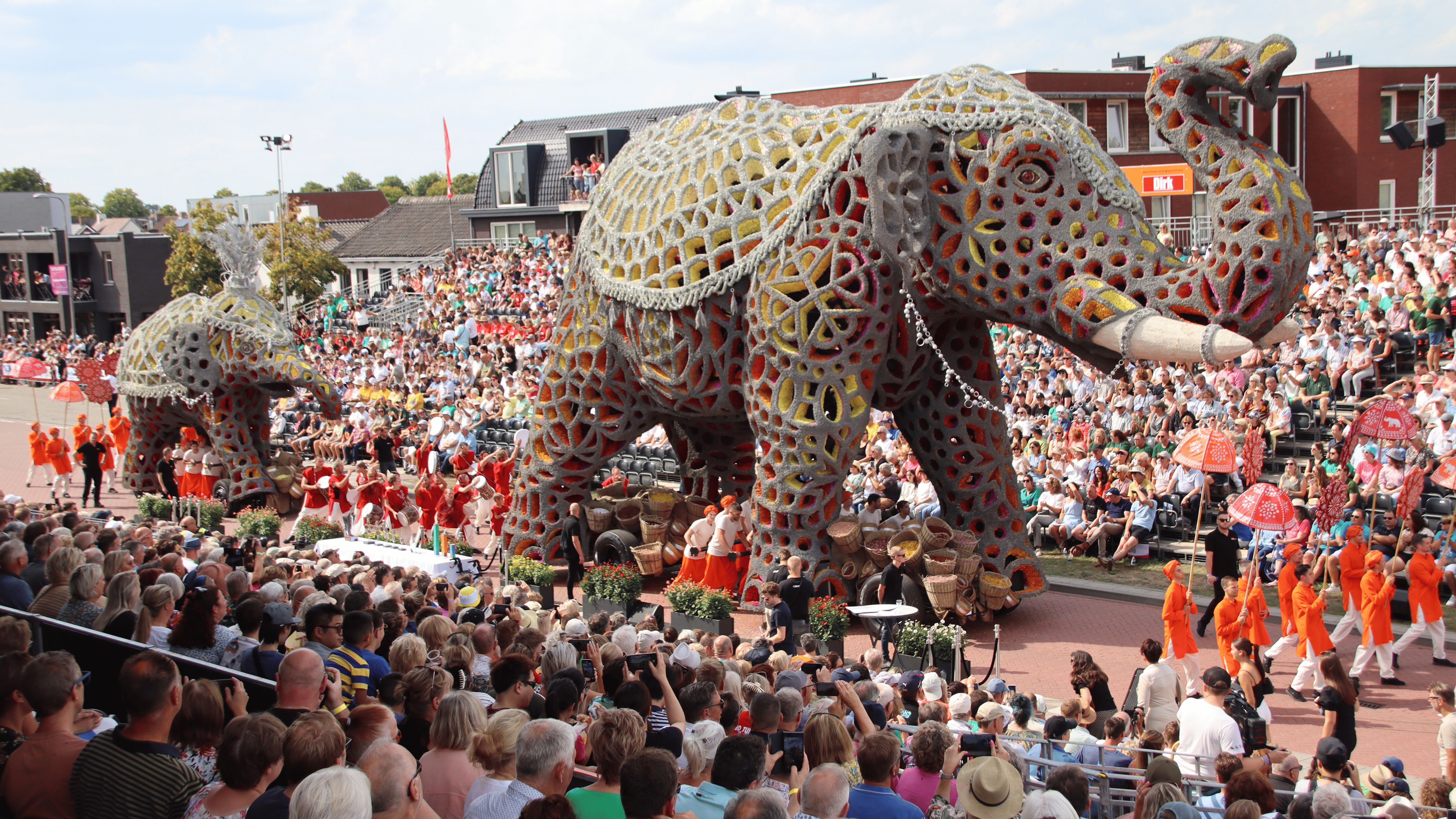 CORSO ZUNDERT : LE PLUS GRAND DEFILE DE FLEURS DU MONDE