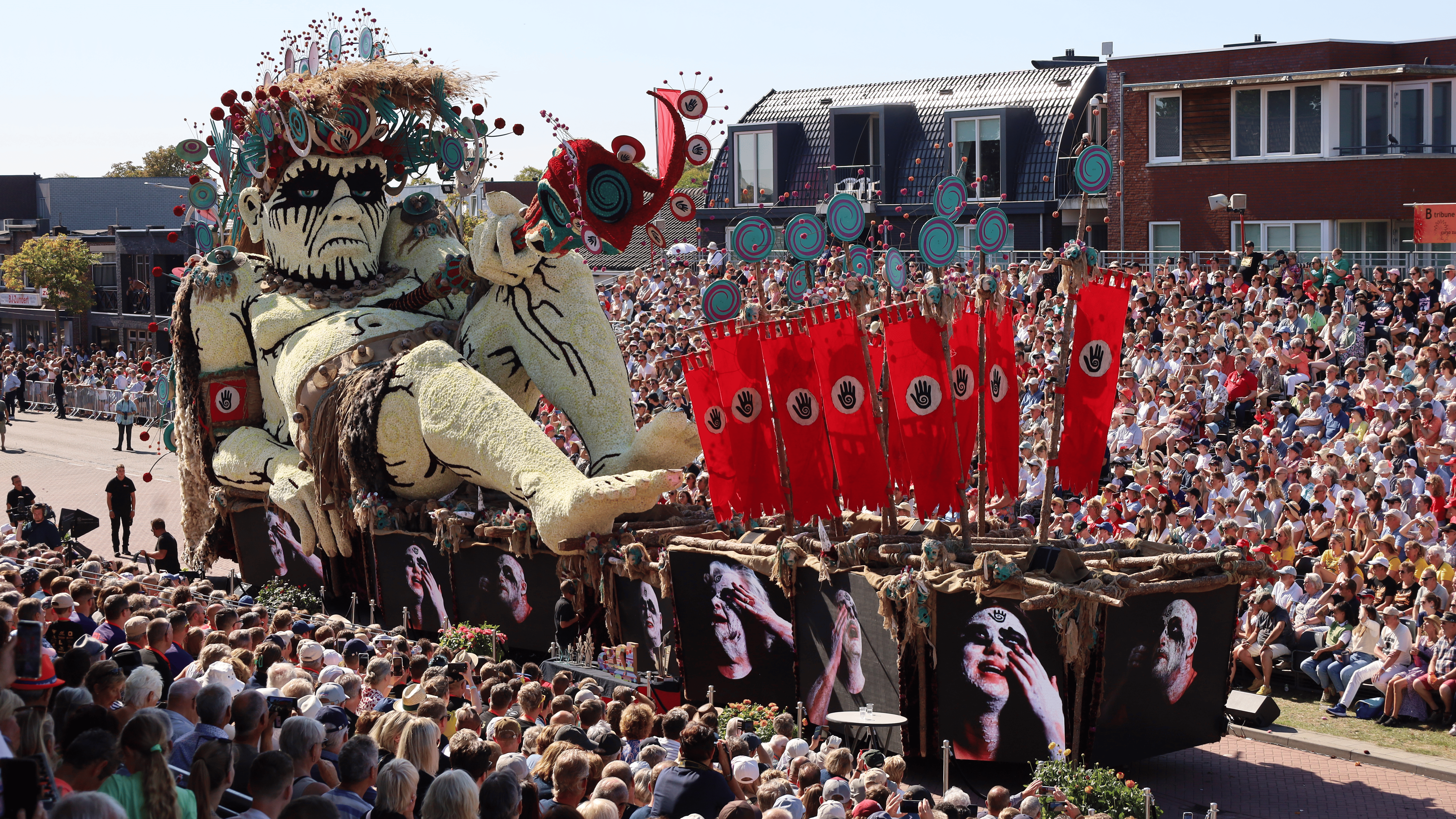 CORSO ZUNDERT : LE PLUS GRAND DEFILE DE FLEURS DU MONDE