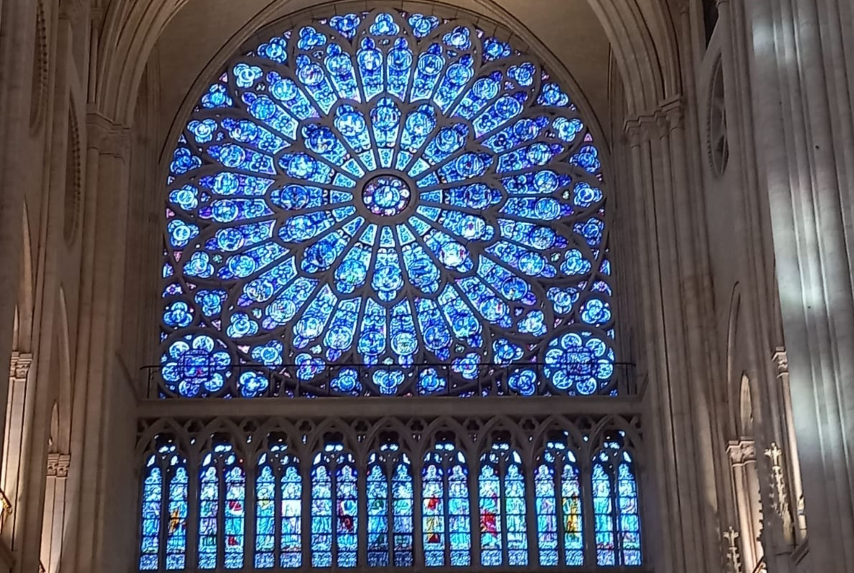 NOTRE DAME DE PARIS