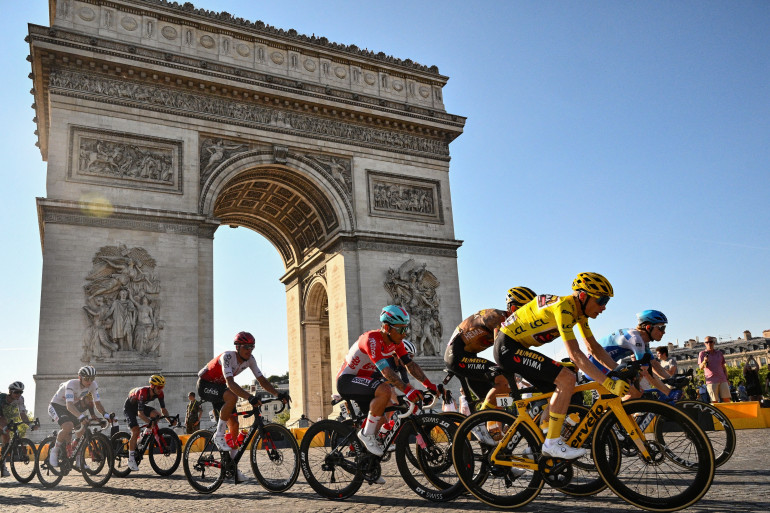 PARIS ARRIVEE DU TOUR DE FRANCE 