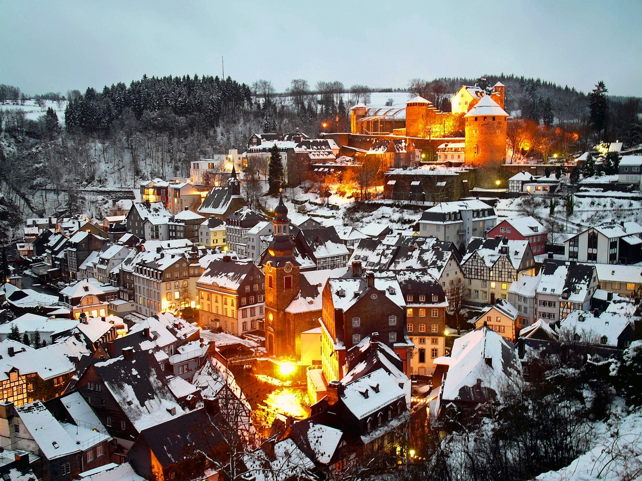 MARCHES DE NOEL A MONSCHAU ET STOLBERG