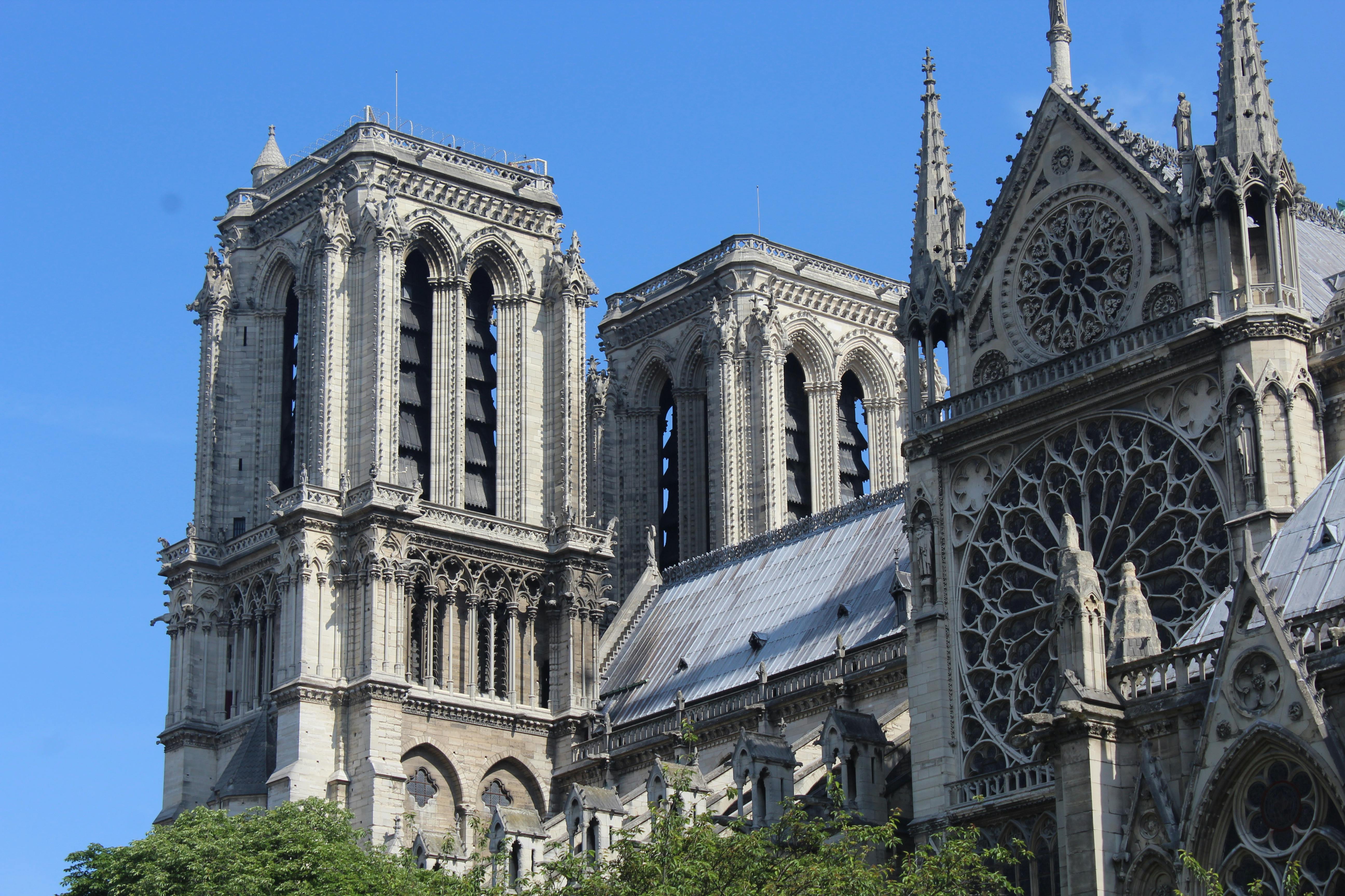 NOTRE-DAME : HISTOIRE ET IMMERSION 360°