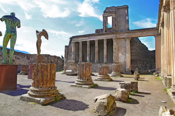 NAPLES, CAPRI, POMPEI & COTE AMALFITAINE (AERIEN)